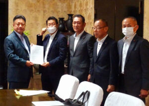 緊急要望書提出　県議会"